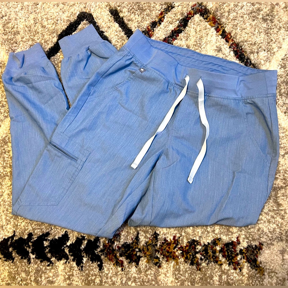 Figs Zamora style scrub pants. Size small